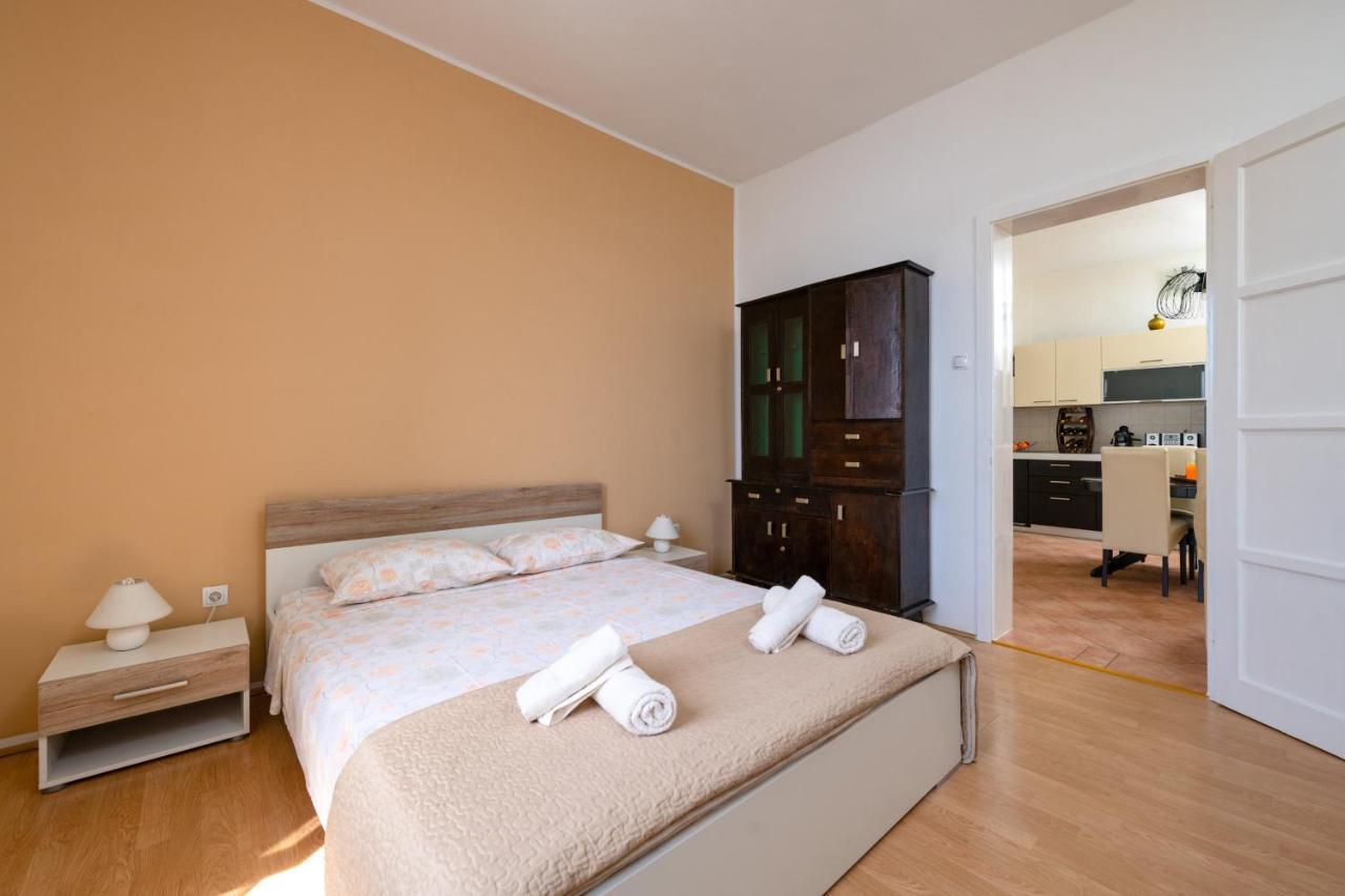 Apartment Dobric Koromačno Exterior foto